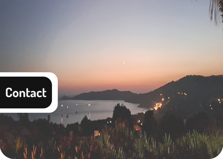 Image de fond avec un titre pour la page de contact